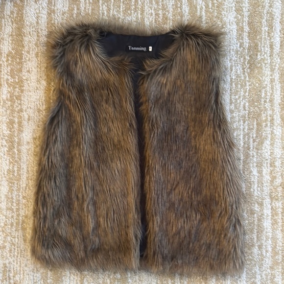Women's Brown Faux Fur Vest - Picture 1 of 1